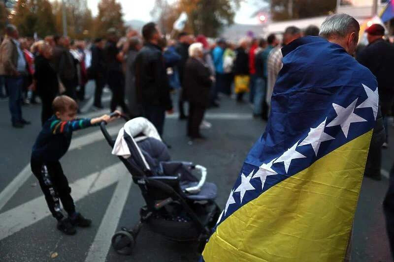 Protesti ispred OHR-a u 14 sati: Schmidt je napravio tri koraka nazad