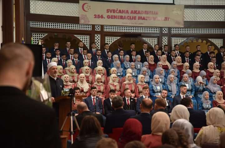 U Elči Ibrahim-pašinoj medresi održana Svečana akademija i defile 256. generacije maturanata