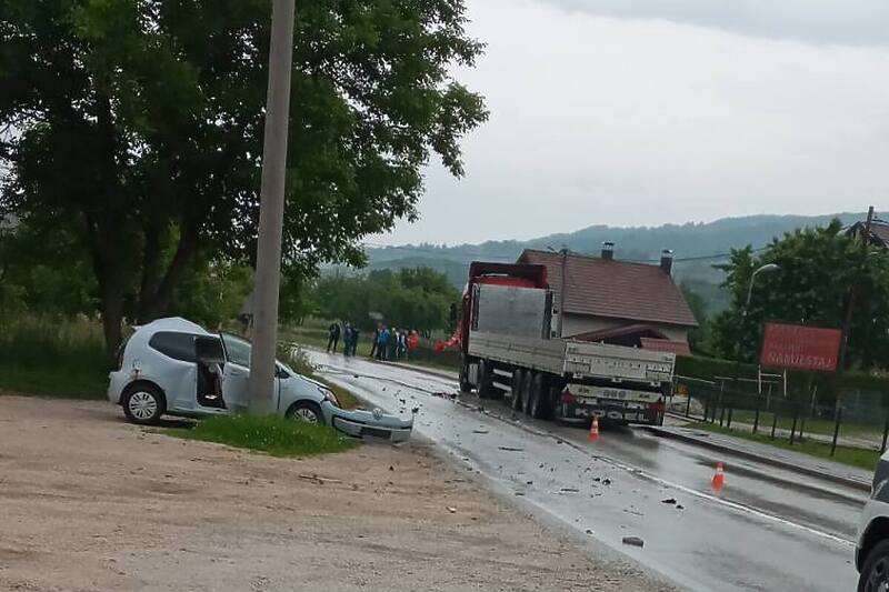 Teška saobraćajna nesreća u Polju kod Busovače: Poginula vozačica iz Zenice