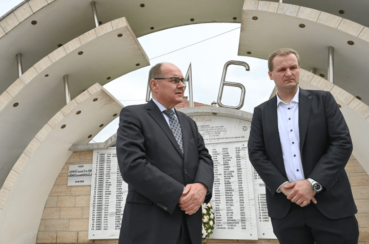 Christian Schmidt posjetio Ahmiće: Poštivanje žrtava ključno za uspješno pomirenje
