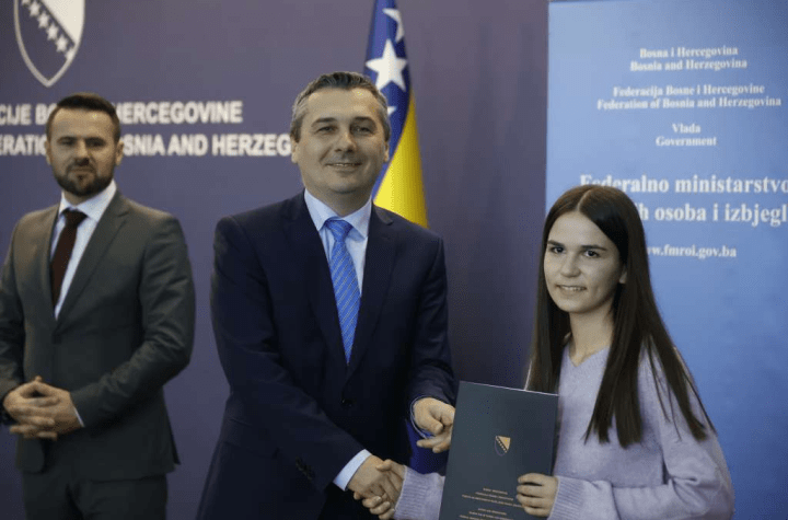 U Vladi Federacije BiH dodijeljene stipendije za 933 studenta povratnika