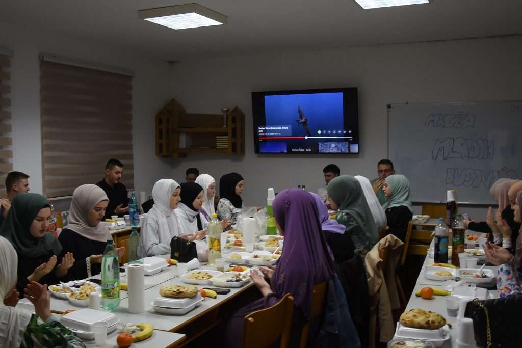 Mreža mladih upriličila omladinski iftar u džematu Busovača