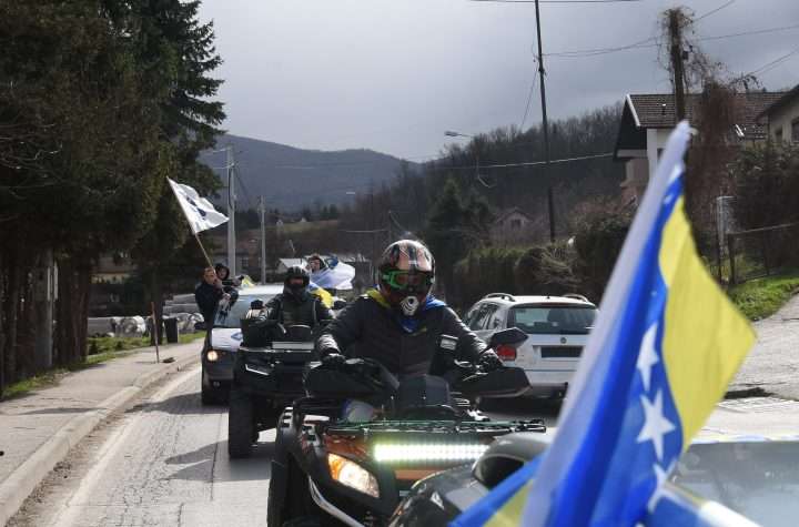 Svečani defile automobila u Busovači povodom Dana nezavisnosti BiH