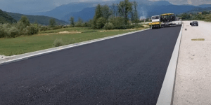 Napreduje izgradnja dionice Lašva-Nević Polje: Počelo asfaltiranje brze ceste