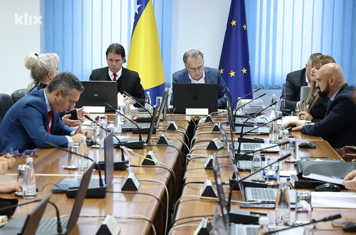 Usvojena odluka o minimalnoj plati od 1.000 KM u Federaciji BiH u 2025. godini