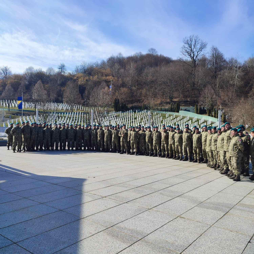 Pripadnici EUFOR-a se postrojili u Potočarima: 'Preventiva je uvijek doborodošla, nije bez razloga'