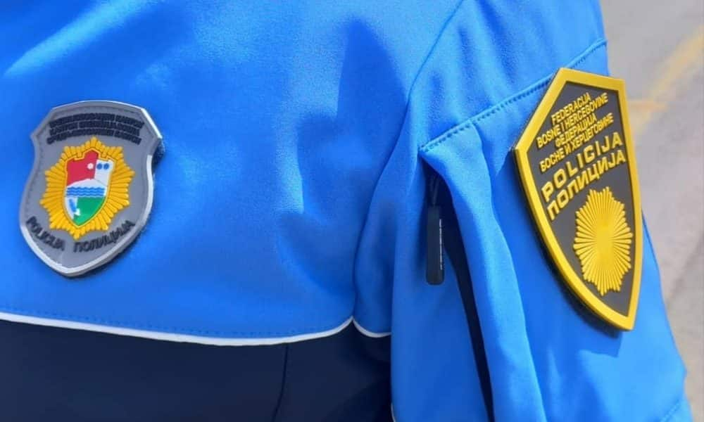 U Tisovačkoj ulici pronađena droga i oružje tokom policijske akcije