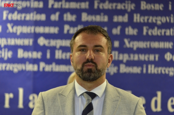 Stojanović podnio krivičnu prijavu protiv bjegunca Dodika zbog izjava koje vrijeđaju Bošnjake