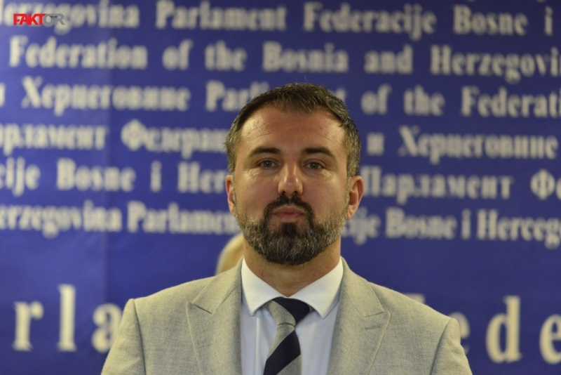 Stojanović podnio krivičnu prijavu protiv bjegunca Dodika zbog izjava koje vrijeđaju Bošnjake