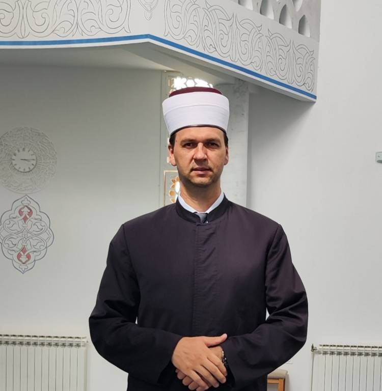 Glavni imam MIZ Busovača hfz. dr. Adnan-ef. Srebrenica proglašen najboljim muallimom Muftiluka travničkog
