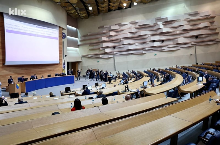 Predstavnički dom glasovima SDP-a, DF-a, HDZ-a i SNSD-a usvojio hitnu proceduru za Budžet BiH