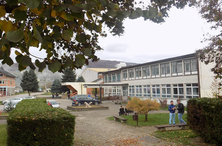 Mješovita srednja škola Busovača raspisuje javni oglas za prijem 10 profesora i radnika na održavanju higijene