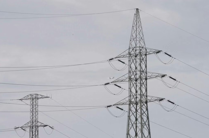 Struja skuplja i do 300%: Hoće li građani zbog političkih blokada plaćati dodatne takse od naredne sedmice?