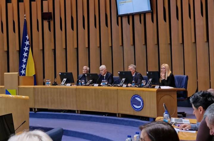 Grupa državnih delegata zarađuju platu šest i više hiljada, a ne dolaze na posao