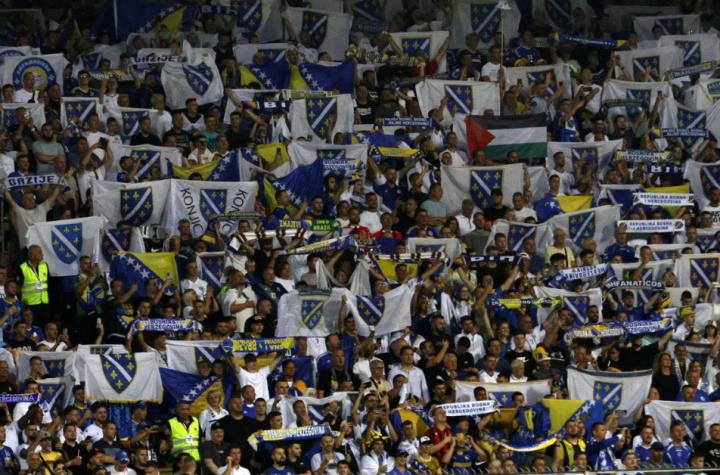 FIFA odlučila: Zastava s ljiljanima neće biti zabranjena na stadionima tokom Svjetskog prvenstva