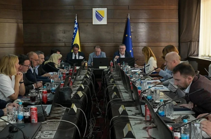 Radi zaštite životnog standarda građana: Vlada FBiH utvrdila maksimalnu visinu marže na naftu