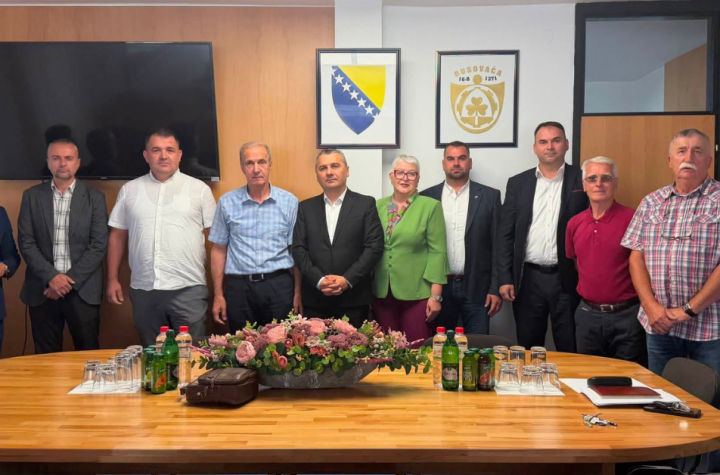 Ministar Nerin Dizdar posjetio Busovaču: Razgovori o podršci povratnicima i infrastrukturnim projektima
